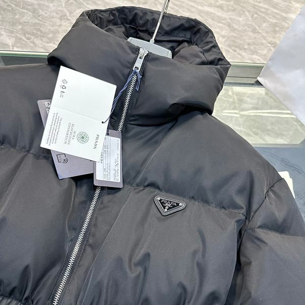すぐ届プラダ 並行輸入品 Re-Nylon ダウンジャケット pug52827